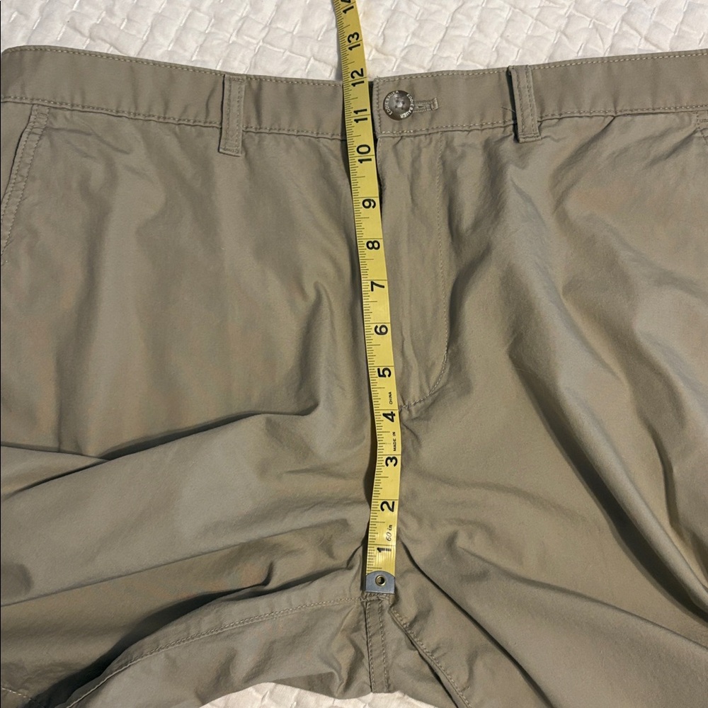 Eddie Bauer Men's Khaki Flat Front Shorts - Picture 9 of 10